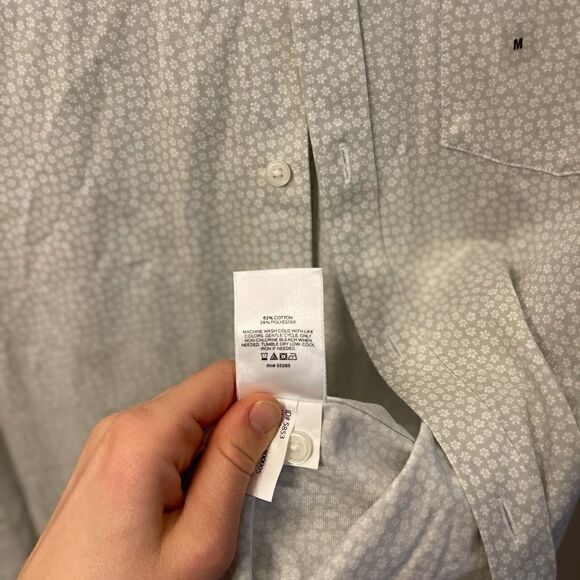 NWT Express light gray floral button down size medium - Picture 6 of 8